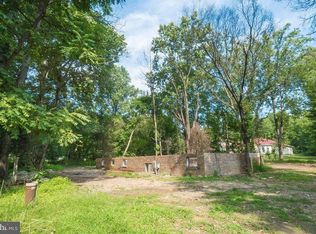 16100 Willow Ln, Rockville, MD 20853