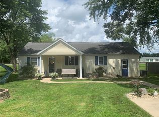 453 W 1st St, Beckemeyer, IL 62219