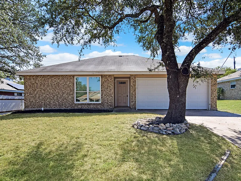 203 Bronc Dr — Photo 1