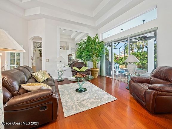 5th image of 132 Hidden Cove Dr