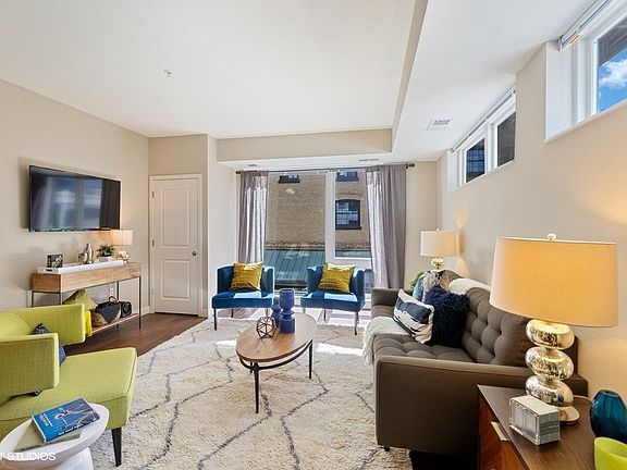 Bright Living Area with Floor to Ceiling Windows