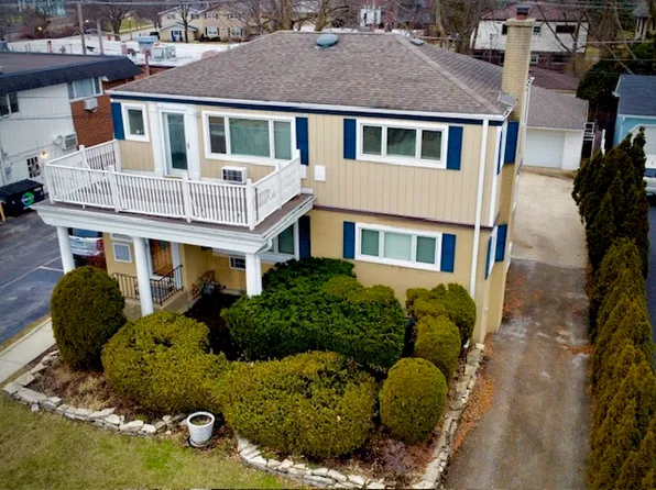 4386 Woodland Ave, Western Springs, IL 60558