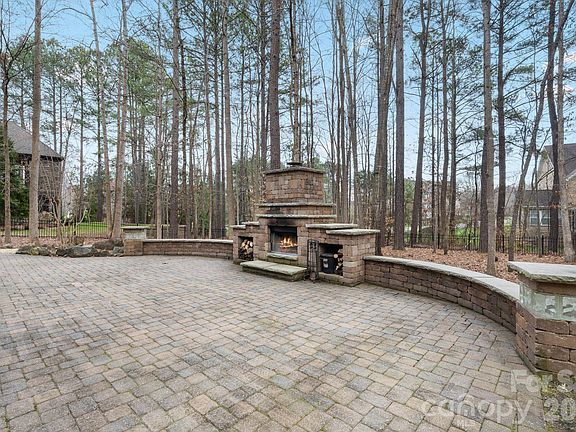 3rd image of 2404 Island Lake Dr