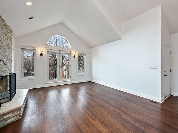 4th image of 1450 W Erie St APT 3E