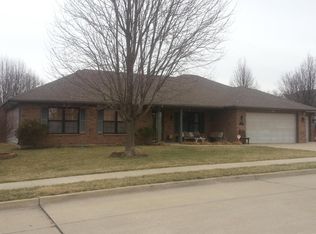 4001 Bent Oak Dr, Columbia, MO 65203