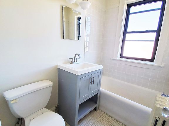 4th image of 4329 N Hermitage Ave #Z3