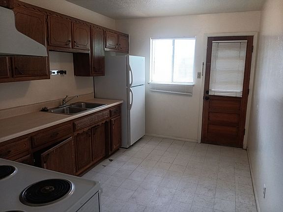 2nd image of 4601 Douglas Macarthur Rd NE