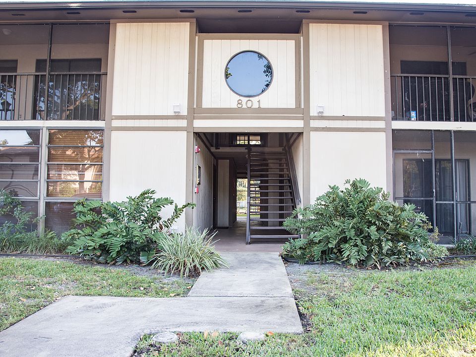 1st image of 801 NE 199th St APT 205-10