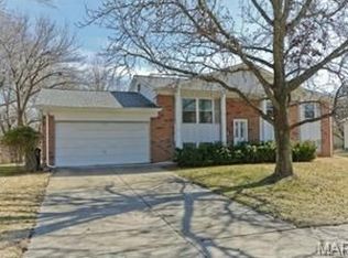 2924 Thrush Dr, Saint Charles, MO 63301