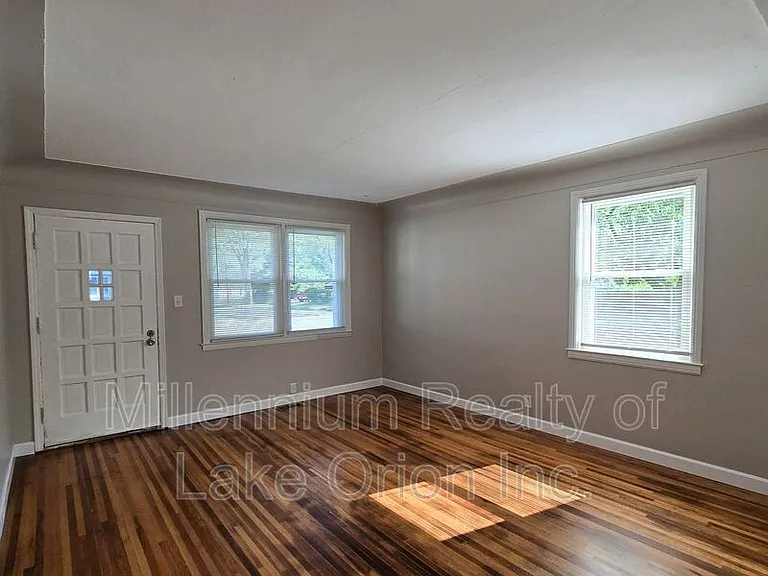 614 E Tennyson Ave — Photo 2