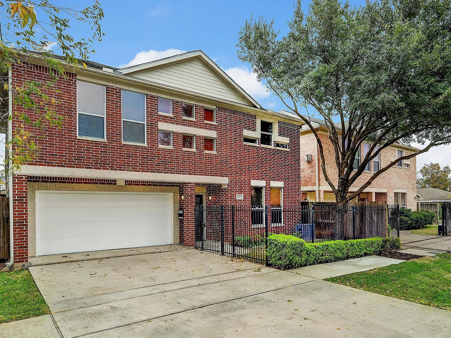 3 bed, 4.0 bath, 2254 sqft, $2,950 — Photo 1