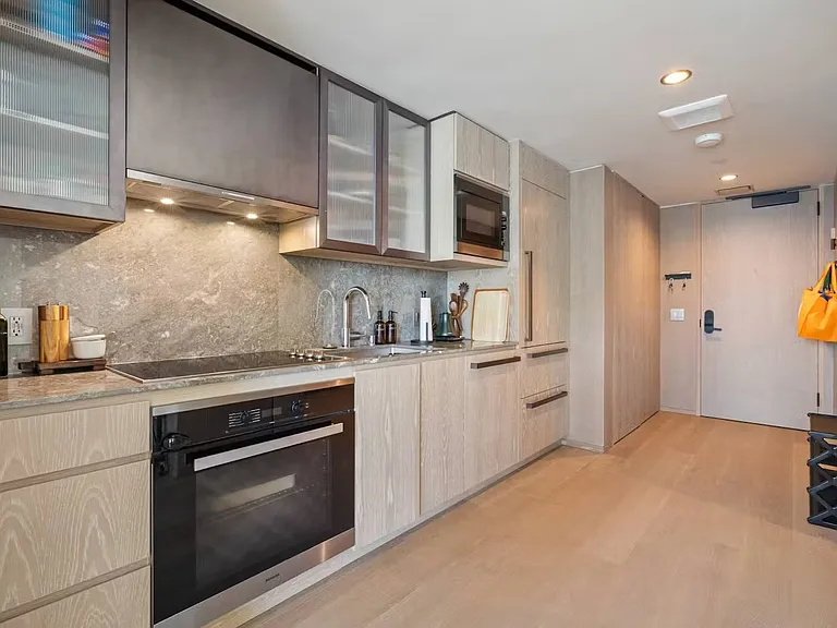1000 Auahi St #1611 — Photo 5
