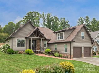 88 Ledgestone Dr, Fairview, NC 28730
