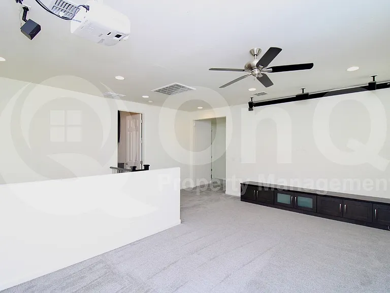 231 E Wisteria Dr — Photo 6