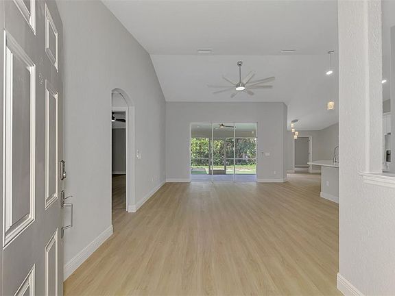 3rd image of 4182 MAGENTA AVENUE