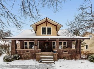 828 Clay St, Woodstock, IL 60098