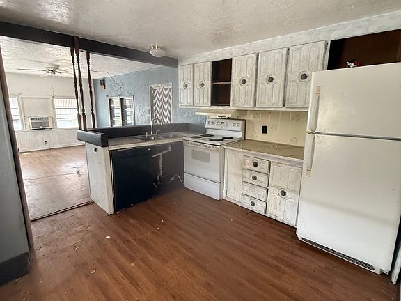 3rd image of 713 Rose St #49