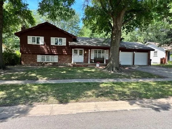 1119 S Apache Dr, Wichita, KS 67207