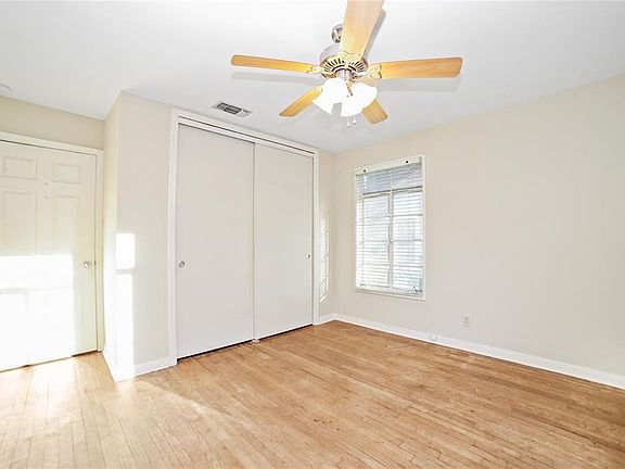 5th image of 2905 Robinson Ave #A
