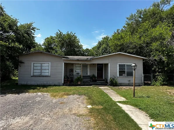 1055 W New Braunfels St, Seguin, TX 78155