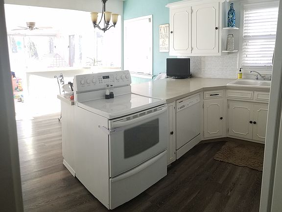 3rd image of 349 Iroquois Ave