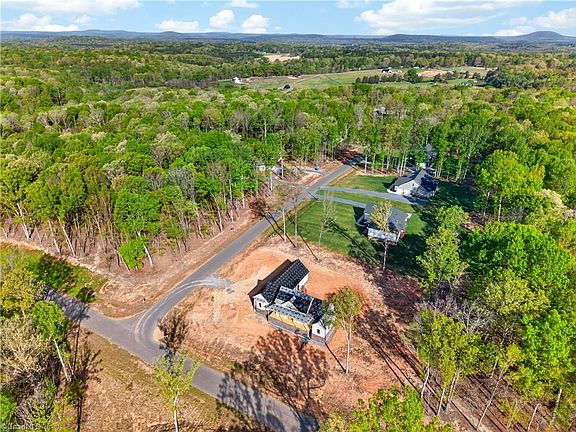 2nd image of 1641 Badin Ln