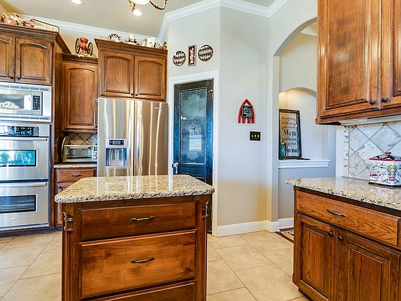 2nd image of 1609 Stonelake Dr