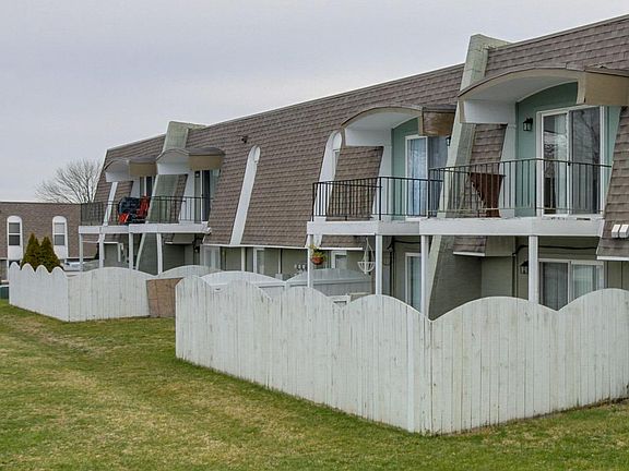 5th image of 1013 La Fontenay Ct