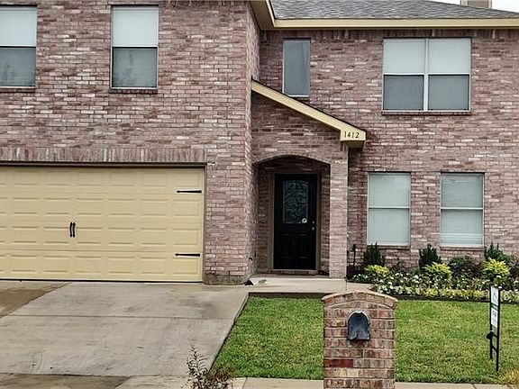 3rd image of 1412 Green Hill Dr