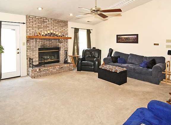 3rd image of 8132 Southern Springs Blvd