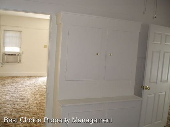 4th image of 224 W Latham Ave