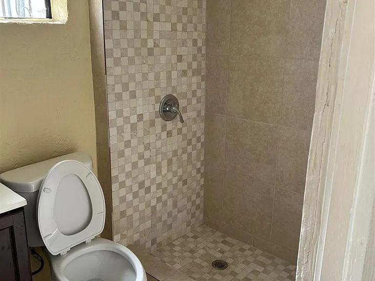 371 Banyan Ave — Photo 3