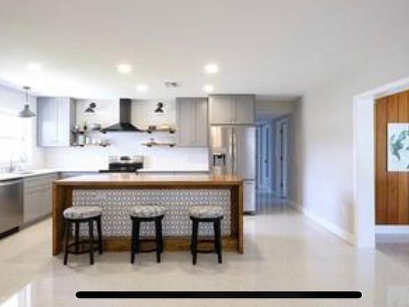 2nd image of 3426 Fairview Dr