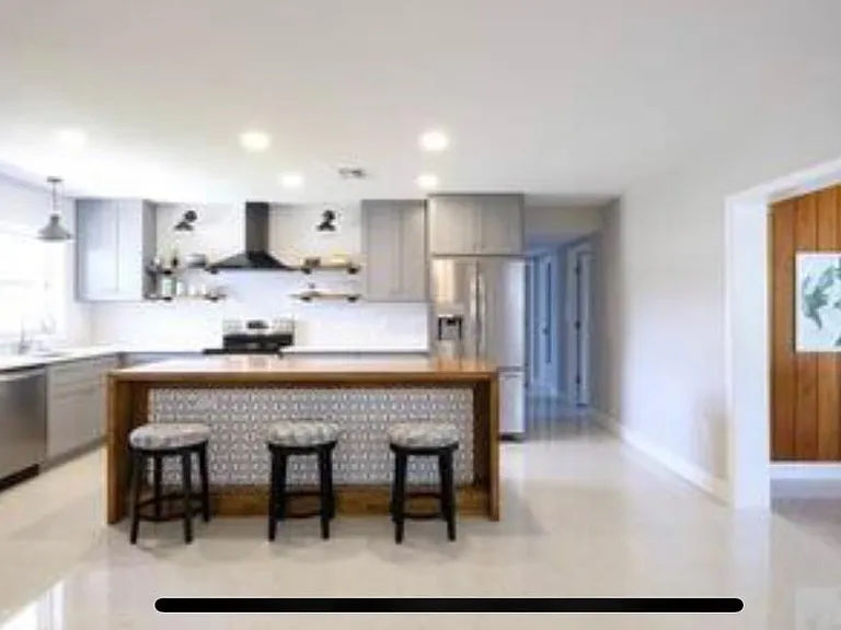 3426 Fairview Dr — Photo 2