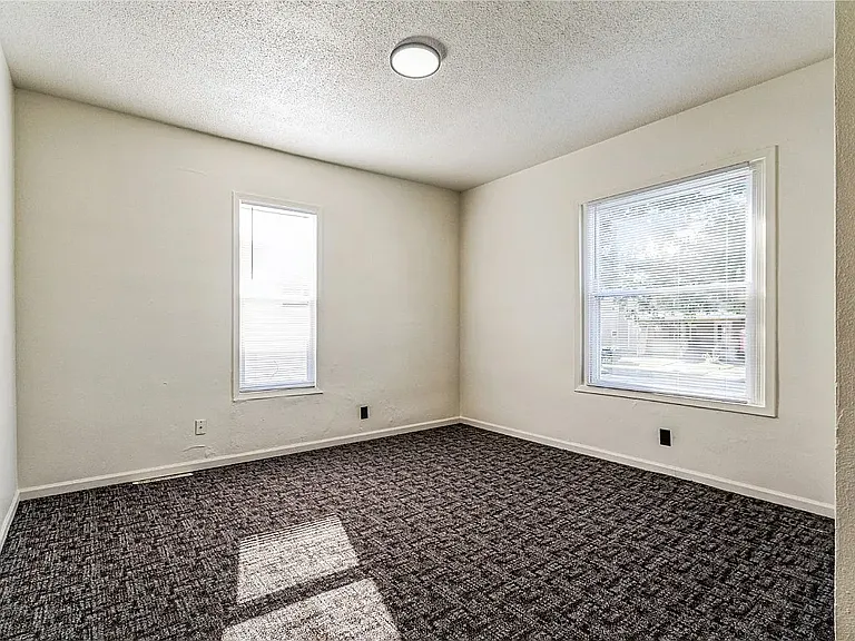 1613 A Ave NE #2 — Photo 7