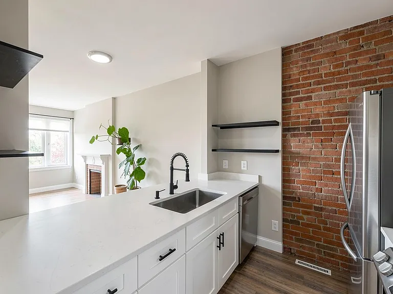726 Fox St — Photo 6