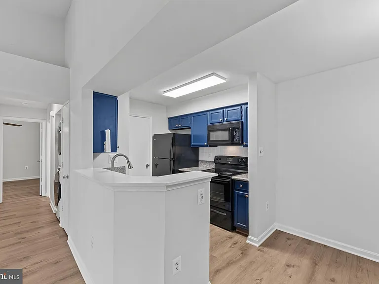 6901 Victoria Dr #I — Photo 11