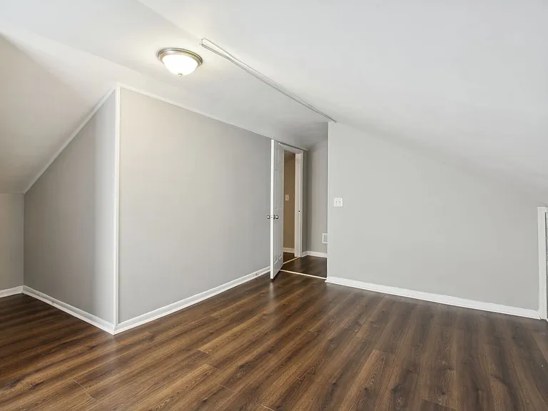 1932 Beech Street — Photo 24