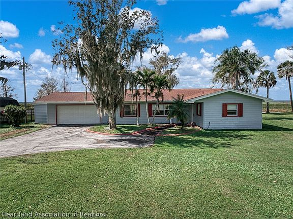 2nd image of 1317 Lakeshore Dr
