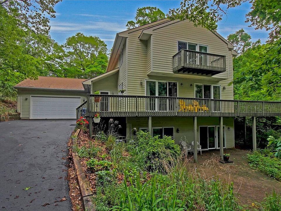 1st image of 805 E Millicent Ave
