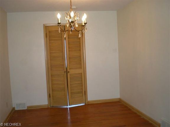 3rd image of 2100 Miramar Blvd