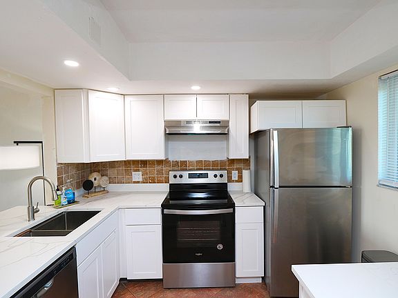 3rd image of 1004 Manatee Rd #202