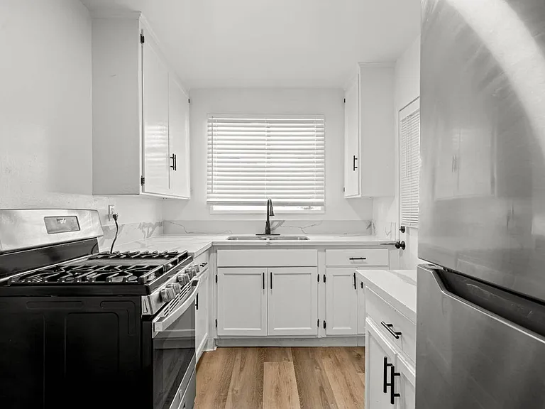 4320 Santa Rosalia Dr #AA — Photo 2