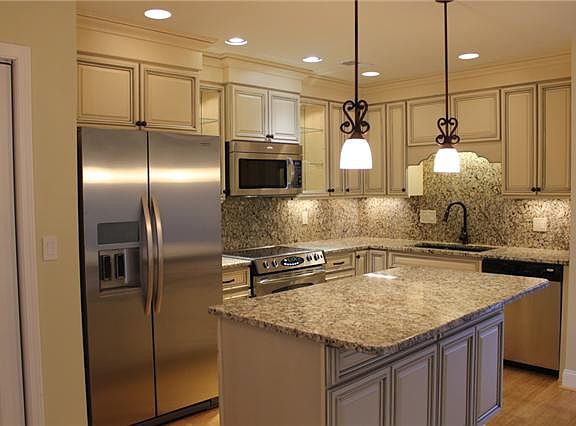2nd image of 400 Plantation Ct
