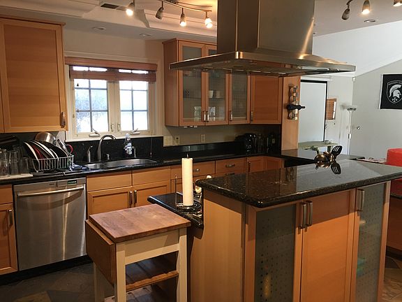 5th image of 775 Archer St