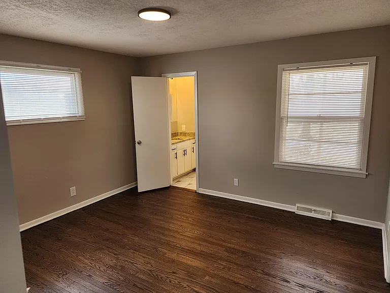 920 E 83rd St #920 — Photo 15