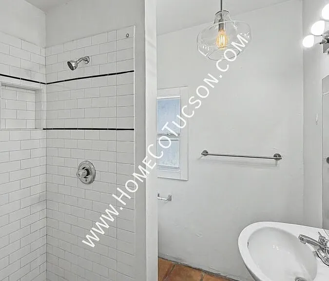 542 E Speedway Blvd — Photo 6