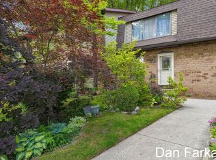 2533 Chatham Woods Dr SE, Grand Rapids, MI 49546