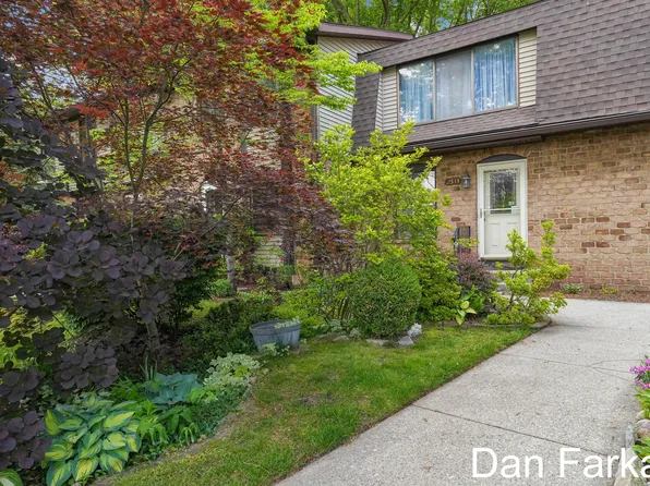 2533 Chatham Woods Dr SE, Grand Rapids, MI 49546