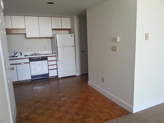 2nd image of 1533 S Arbors Ln